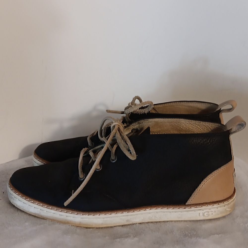 Ugg Black & Tan Leather Lace Up Shoes